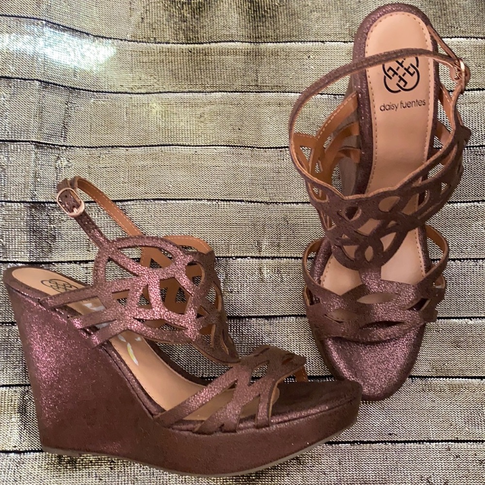 Daisy Fuentes size 9 NEW wedges